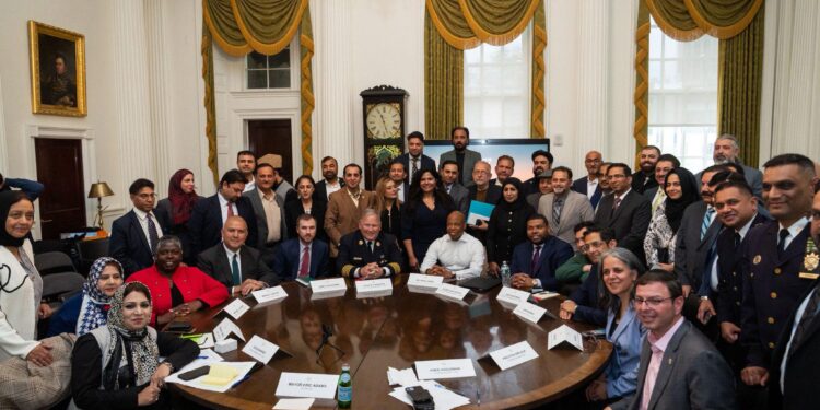 نیویارک : پاکستانی نژاد امریکی کمیونٹی کے ساتھ میئر ایرک ایڈمز کی  ملاقات