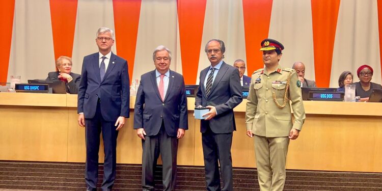 اقوام متحدہ کے امن مشن کے 57 اہلکاروں کو بعد از وفات خراجِ عقیدت