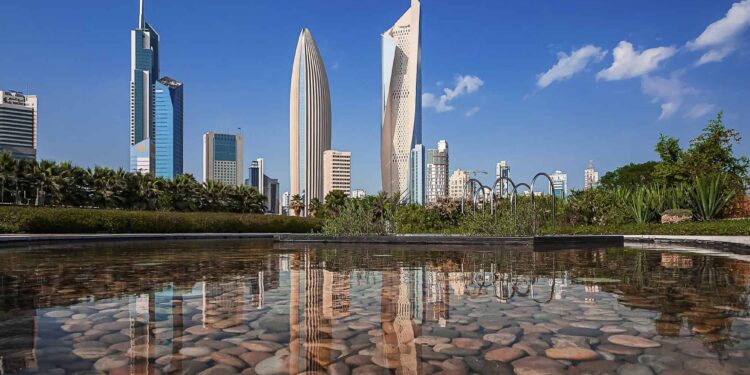 کویت نے 19 سال بعد پاکستانیوں کے لیے ویزے کھول دیے