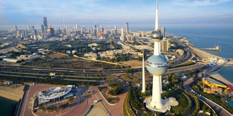 کویت نے 19 سال بعد پاکستانیوں کے لیے ویزے کھول دیے