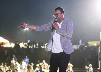 ہیوسٹن میں “ایک رات پاکستان کے نام” ۔۔۔نعیم عباس کی پرفارمنس