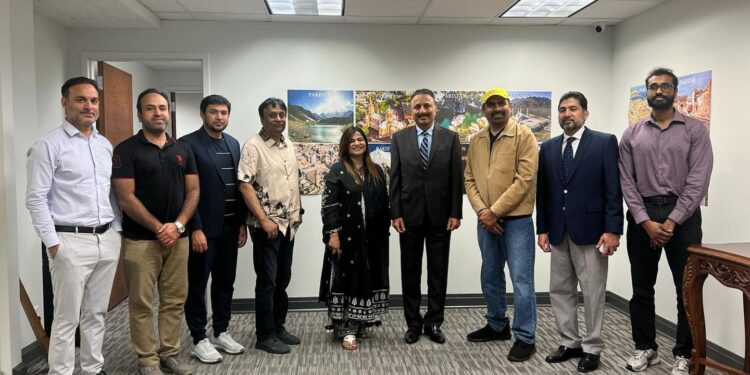 فوڈ فیوژن کے بانیوں کی شکاگو میں پاکستانی قونصل خانے آمد