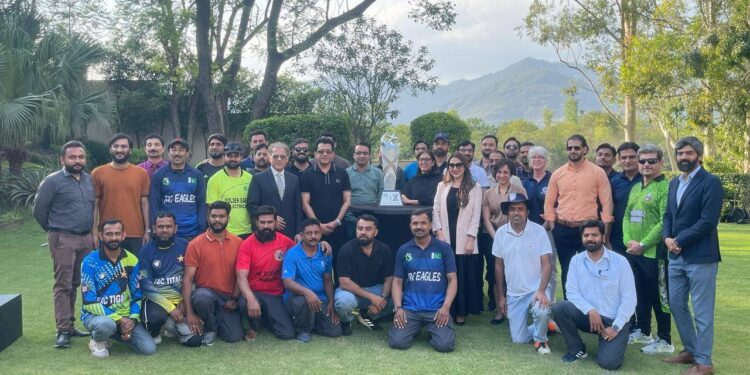 پی ایس ایل ٹرافی امریکی سفارتخانے میں