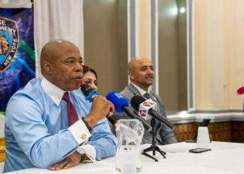 نیویارک سٹی میئر ایرک ایڈمز کا پاکستانی امریکن لاء انفورسمنٹ سوسائٹی کے ٹاؤن ہال میں شرکت