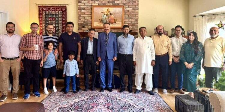 قونصل جنرل طارق کریم کا خطاب، شکاگو میں آئی بی اے ایلمنائی کا یادگار اجتماع