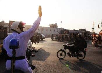 کراچی :  ہیوی گاڑیوں کے ڈرائیورز کا ڈرگ ٹیسٹ شروع