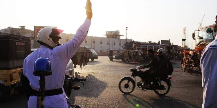 کراچی : ہیوی گاڑیوں کے ڈرائیورز کا ڈرگ ٹیسٹ شروع