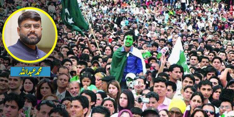 پاکستانی نوجوان سیاست میں صرف ہجوم جمع کرنے تک محدود کیوں؟