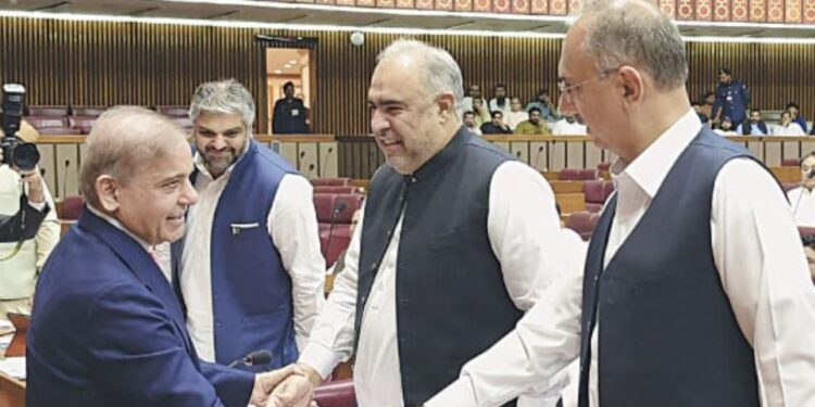 الیکشن کمیشن کی نئی تقرریاں: وزیراعظم کی اپوزیشن لیڈر کو مشاورتی ملاقات کی دعوت