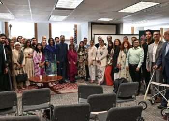 ہم ٹی وی کی سلطانہ صدیقی کے ساتھ شکاگو میں قونصل خانہ کی میزبانی میں  تقریب