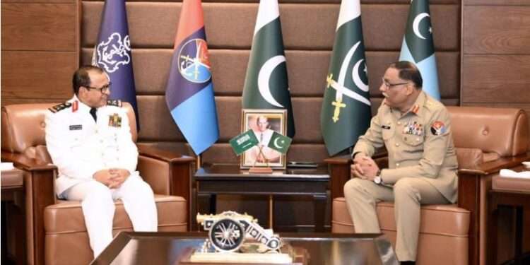 سعودی نیول چیف کی جنرل ساحر شمشاد مرزا سے ملاقات