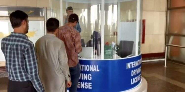 پاکستان کا پہلا انٹرنیشنل ڈرائیونگ لائسنس کیاسک لاہور ایئرپورٹ پر قائم