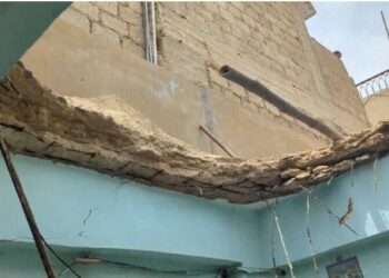 کراچی: لیاری میں عمارت کی چھت گرگئی، 2 خواتین جاں بحق، 4 زخمی