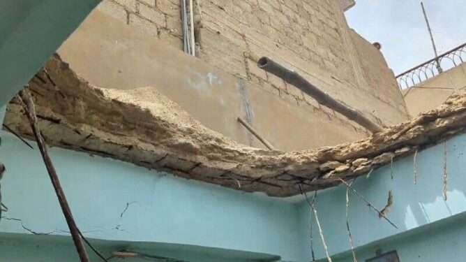 کراچی: لیاری میں عمارت کی چھت گرگئی، 2 خواتین جاں بحق، 4 زخمی
