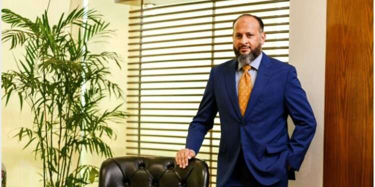 خاتون سے ہراسانی کے الزام پر سزا :  مونس علوی کا  ردعمل