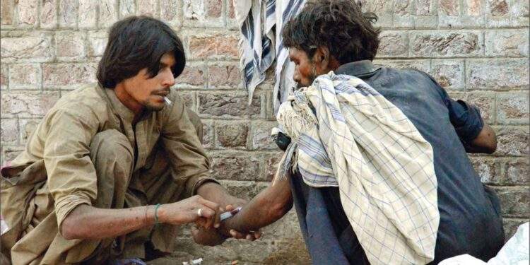 کراچی: عوامی مقامات پر قابض منشیات کے عادی افراد کے خلاف کریک ڈاؤن