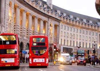 پاکستانی طلبہ اور پروفیشنلز کے لیے برطانیہ کا ویزا عمل آسان