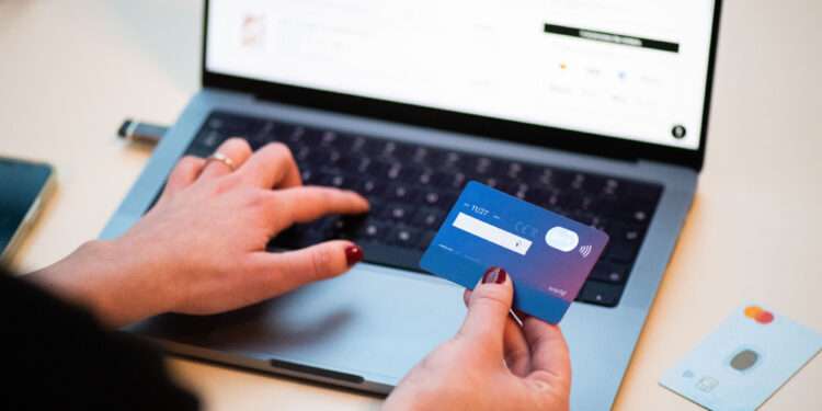 بیرونِ ملک سے آن لائن منگوائی گئی اشیاء اور خدمات پر ٹیکس ختم