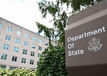 ٹرمپ انتظامیہ کا سخت اقدام: محکمہ خارجہ سے 1300 سے زائد اہلکار برطرف