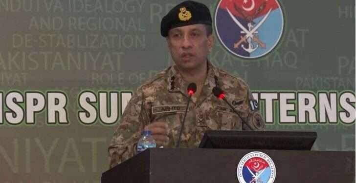 آئی ایس پی آر انٹرنشپ پروگرام میں ڈی جی آئی ایس پی آر کی طلبا سے خصوصی نشست