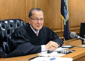 انسانیت کا علمبردار، انصاف کا چراغ۔۔۔ جج فرینک کیپریو  رخصت ہو گئے