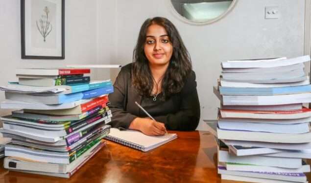 پاکستانی نژاد برطانوی طالبہ کا اعزاز، 6 عالمی تعلیمی ریکارڈز اپنے نام کرلیے