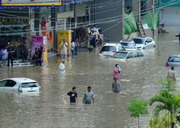 کراچی میں دو دن کی بارش , تاجروں کو 10 ارب روپے سے زائد کا نقصان