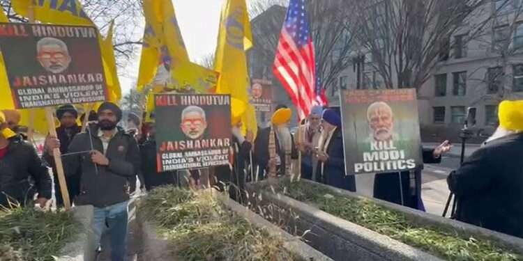 واشنگٹن : بھارتی سفارتخانے کے باہر خالصتان حامیوں کا بڑا احتجاج