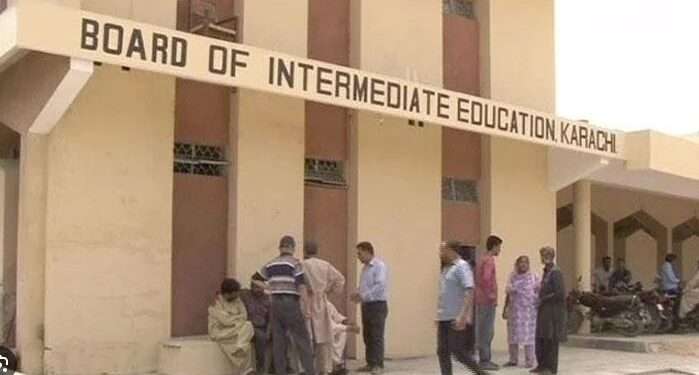 کراچی: انٹرمیڈیٹ بورڈ کے پوزیشن ہولڈرز  طلبا کیلئے الیکٹرک بائیکس کا انعام