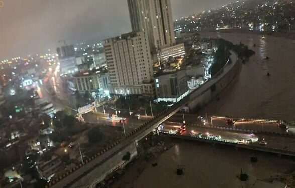 کراچی ڈوبا، انتظامیہ سوئی رہی، فوج طلب