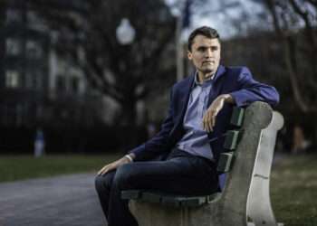 امریکی قدامت پسند رہنما چارلی کرک بھرے مجمعے میں قتل