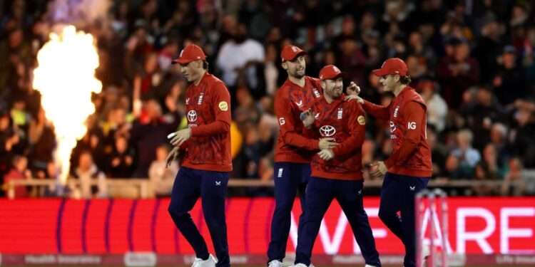 اولڈ ٹریفورڈ میں انگلینڈ کا طوفانی کھیل