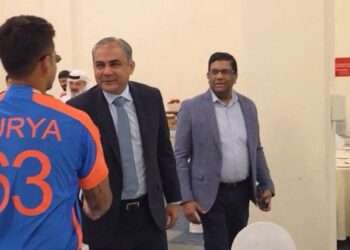 سوریا کمار یادیو کے محسن نقوی اور سلمان آغا سے ہاتھ ملانےہنگامہ