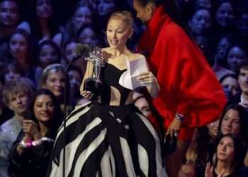 ایم ٹی وی ویڈیو میوزک ایوارڈز 2025 میں آریانا گرانڈے کا بڑا اعزاز