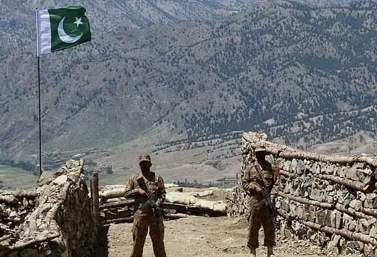 سروسز چیفس کا یوم دفاع پر شہدا اور ان کے خاندانوں کو خراج عقیدت