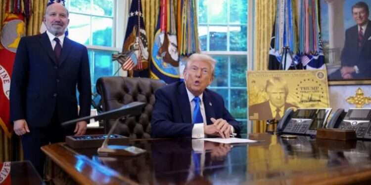 ڈونلڈ ٹرمپ کا نیا اقدام: ایچ ون بی ویزے پر ایک لاکھ ڈالر فیس