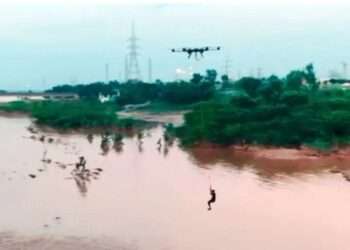 سیلاب متاثرین کے لیے ایئر لفٹ ڈرون سروس کا آغاز