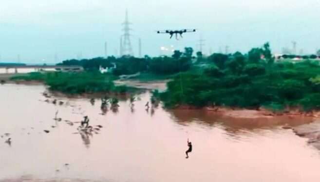 سیلاب متاثرین کے لیے ایئر لفٹ ڈرون سروس کا آغاز