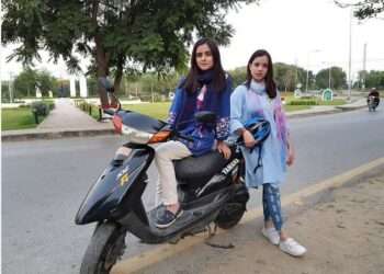 سندھ : خواتین و طالبات کے لیے مفت الیکٹرک اسکوٹیز کی سہولت متعارف