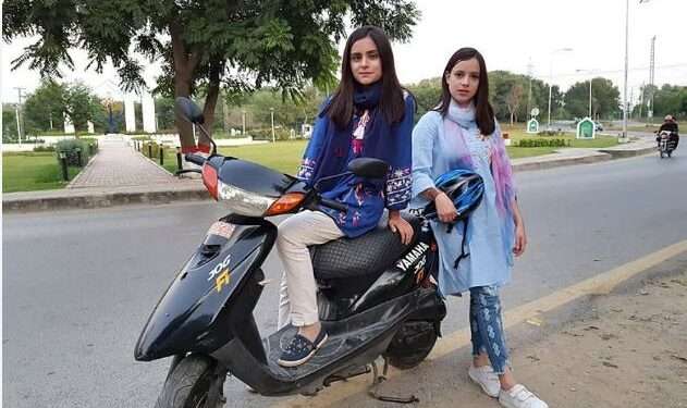 سندھ : خواتین و طالبات کے لیے مفت الیکٹرک اسکوٹیز کی سہولت متعارف
