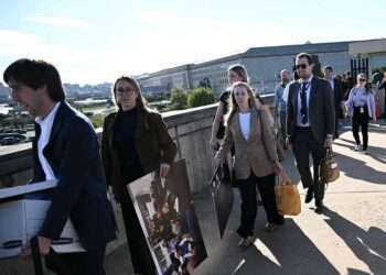 پریس کی آزادی پر قدغن؟ پینٹاگون میں صحافیوں کا احتجاج