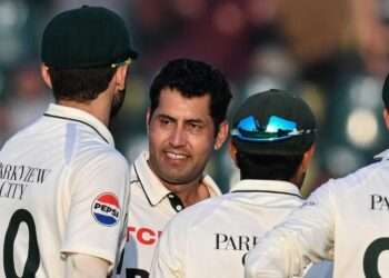 آصف آفریدی ڈیبیو پر 5 وکٹیں لینے والے معمر ترین کرکٹر