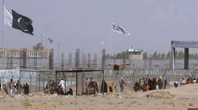 چمن اور کرم سیکٹر میں افغان فورسز اور طالبان کی بلااشتعال فائرنگ