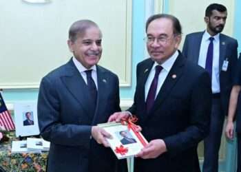 وزیراعظم کا ملائیشیا کے ساتھ ترقیاتی منصوبوں میں باہمی تعاون بڑھانے کا اعلان