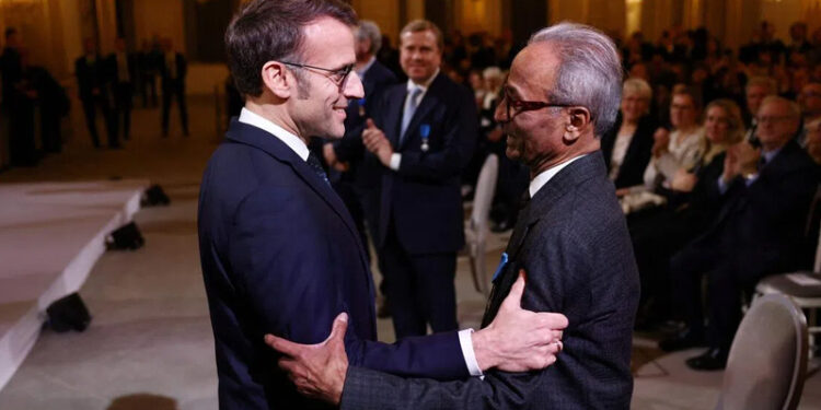 پاکستانی اخبار فروش نے فرانس کا اعلیٰ سول اعزاز حاصل کرلیا