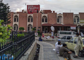 بانی پی ٹی آئی پمز اسپتال میں آنکھ کے اہم آپریشن کے بعد اڈیالہ جیل منتقل